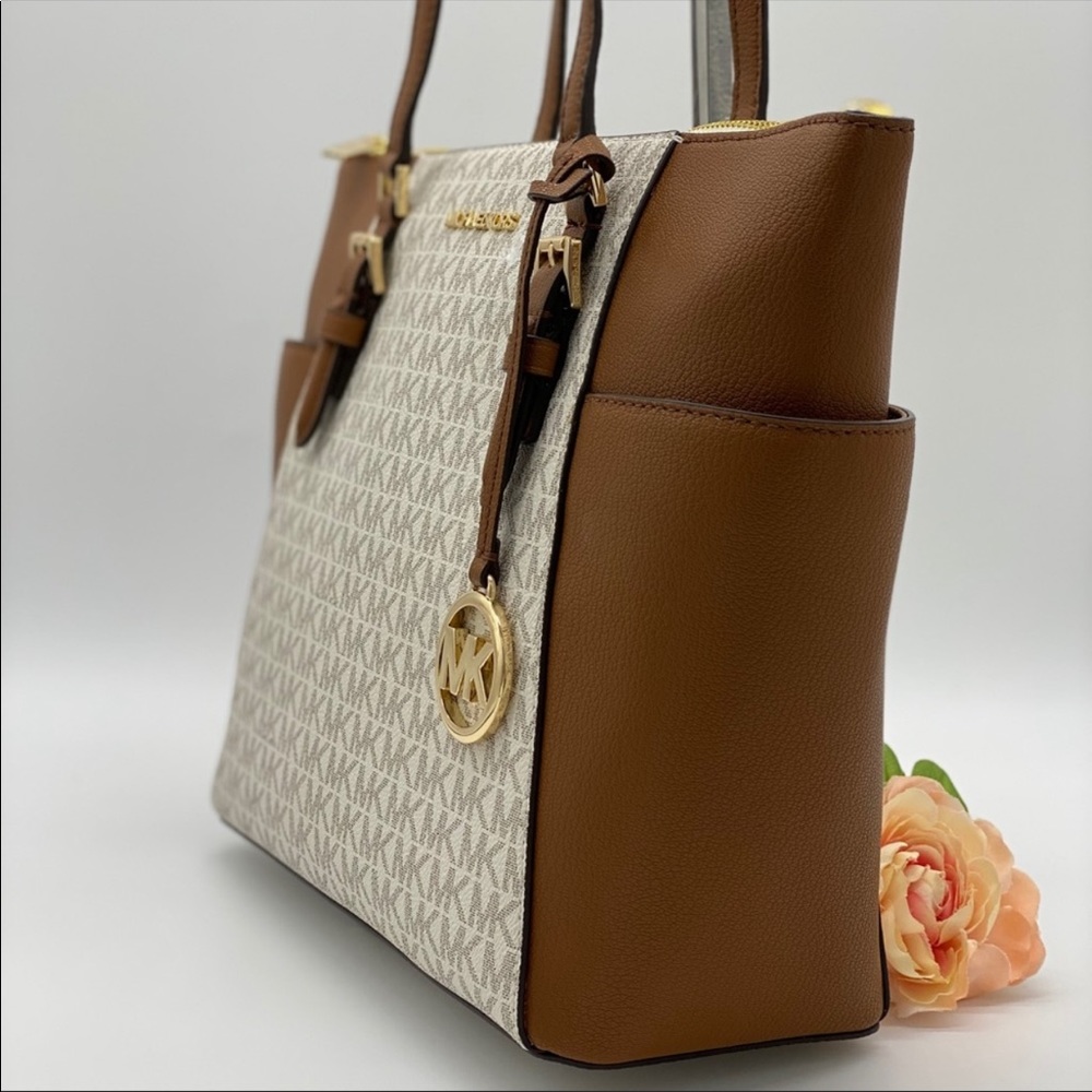 MICHAEL KORS CHARLOTTE LARGE TOP ZIP TOTE VANILLA - Picture 14 of 15